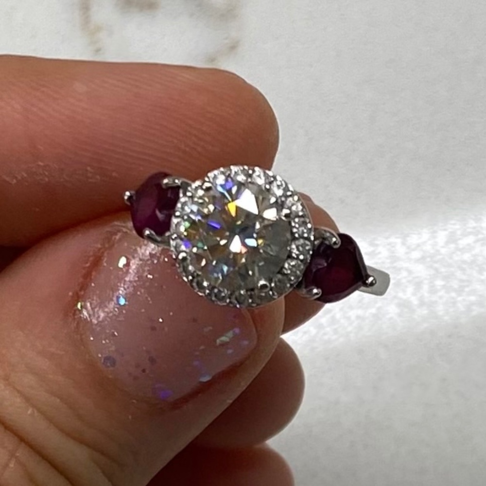 Beautiful and rare Moissanite and garnet ring